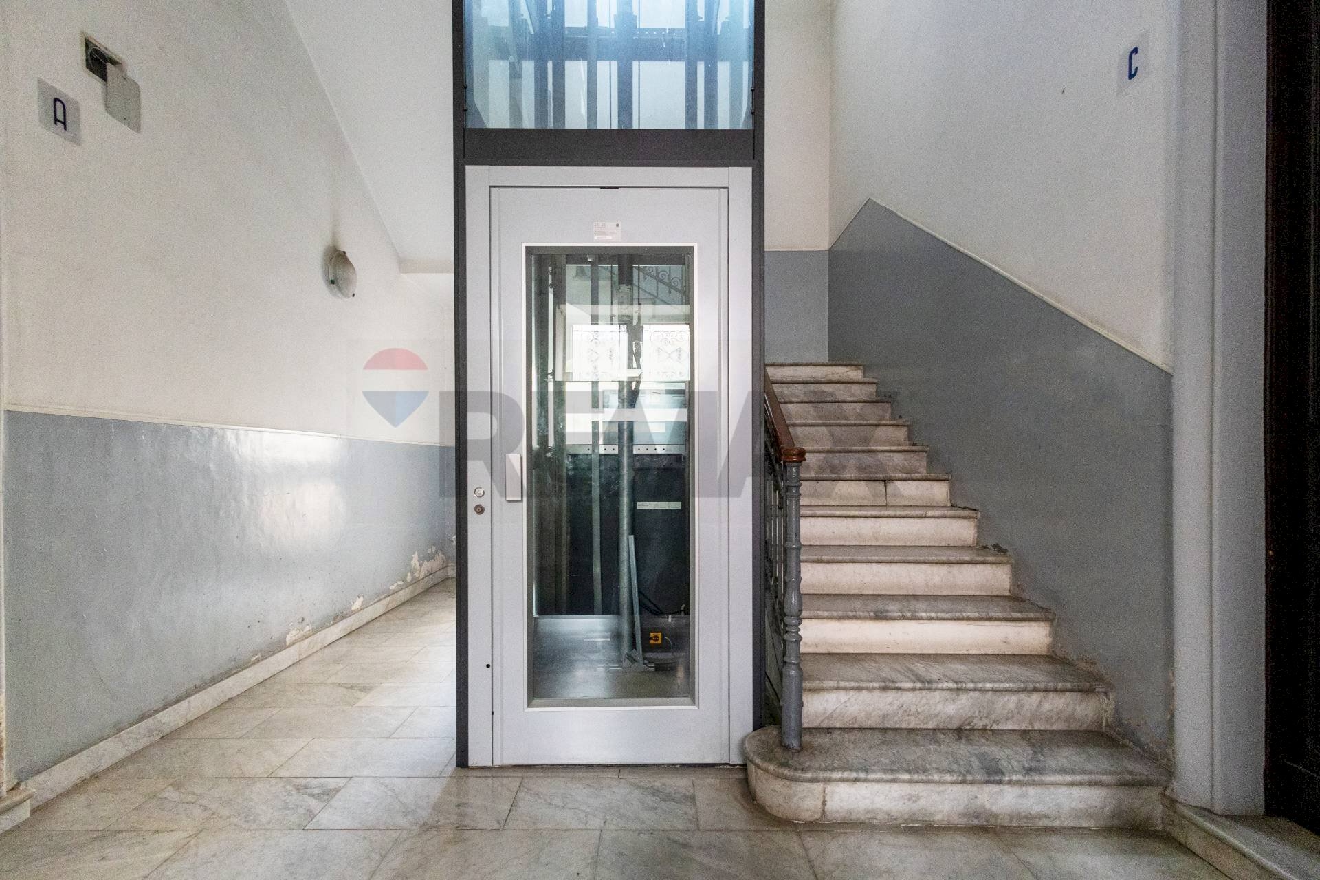 Scale - Appartamento Via Vittorio Emanuele Orlando
 
29, Catania - foto 3