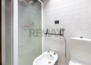 Bagno - Three-room apartment Strada Venti Settembre
 
28, Parma - photo 16