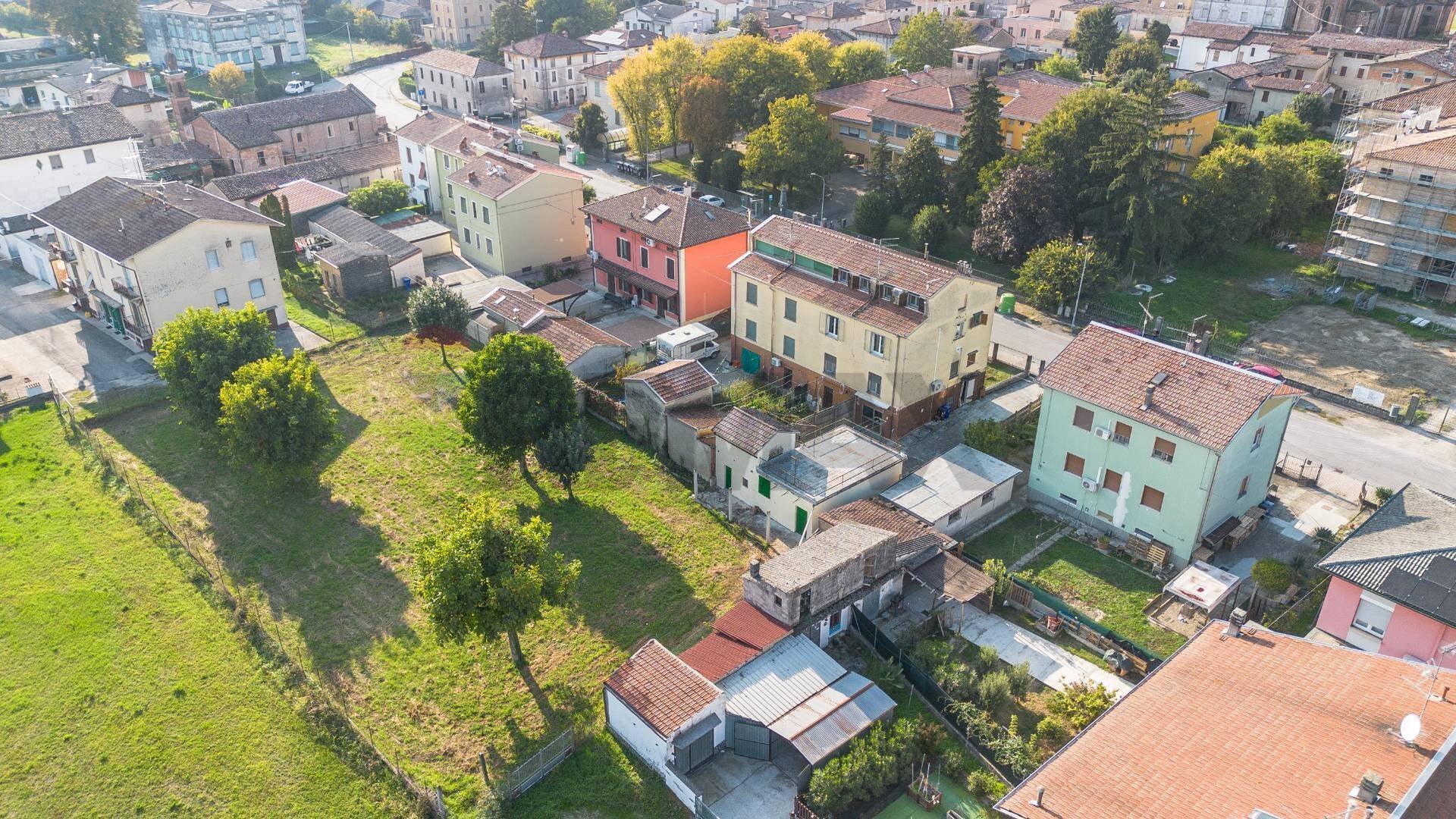 Casa all\'aperto - Trilocale Via Giacomo Matteotti
 
54, Polesine Zibello - foto 2
