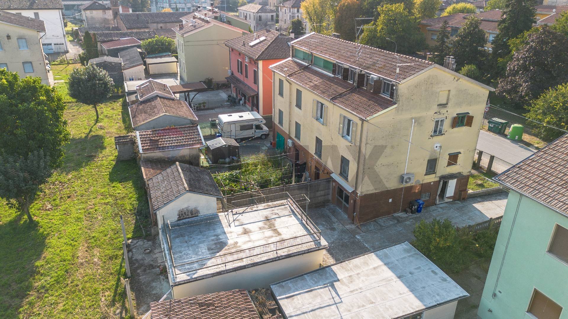 Edificio all\'aperto - Trilocale Via Giacomo Matteotti
 
54, Polesine Zibello - foto 3