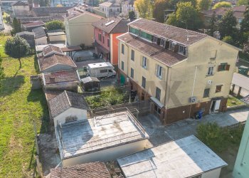 Edificio all\'aperto - Trilocale Via Giacomo Matteotti
 
54, Polesine Zibello - foto 3