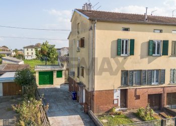 Edificio all\'aperto - Trilocale Via Giacomo Matteotti
 
54, Polesine Zibello - foto 4