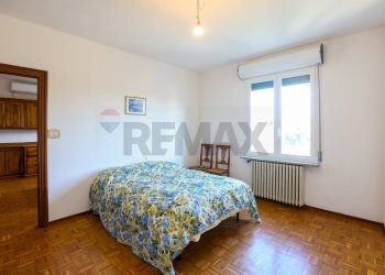 Camera / camera da letto - Trilocale Via Giacomo Matteotti
 
54, Polesine Zibello - foto 16