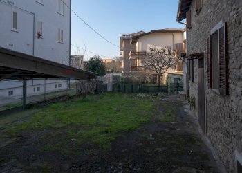 cortile comune e posto auto - Casa semi indipendente via nazionale
 
31, Collecchio - foto 20