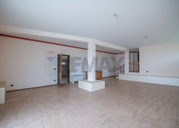 Stanza vuota - Villa Via Tagliamento
 
2, Comiso - foto 4