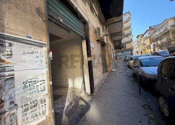 Edificio all\'aperto - Shop VIA SVIZZERA
 
43, Marano di Napoli - photo 5