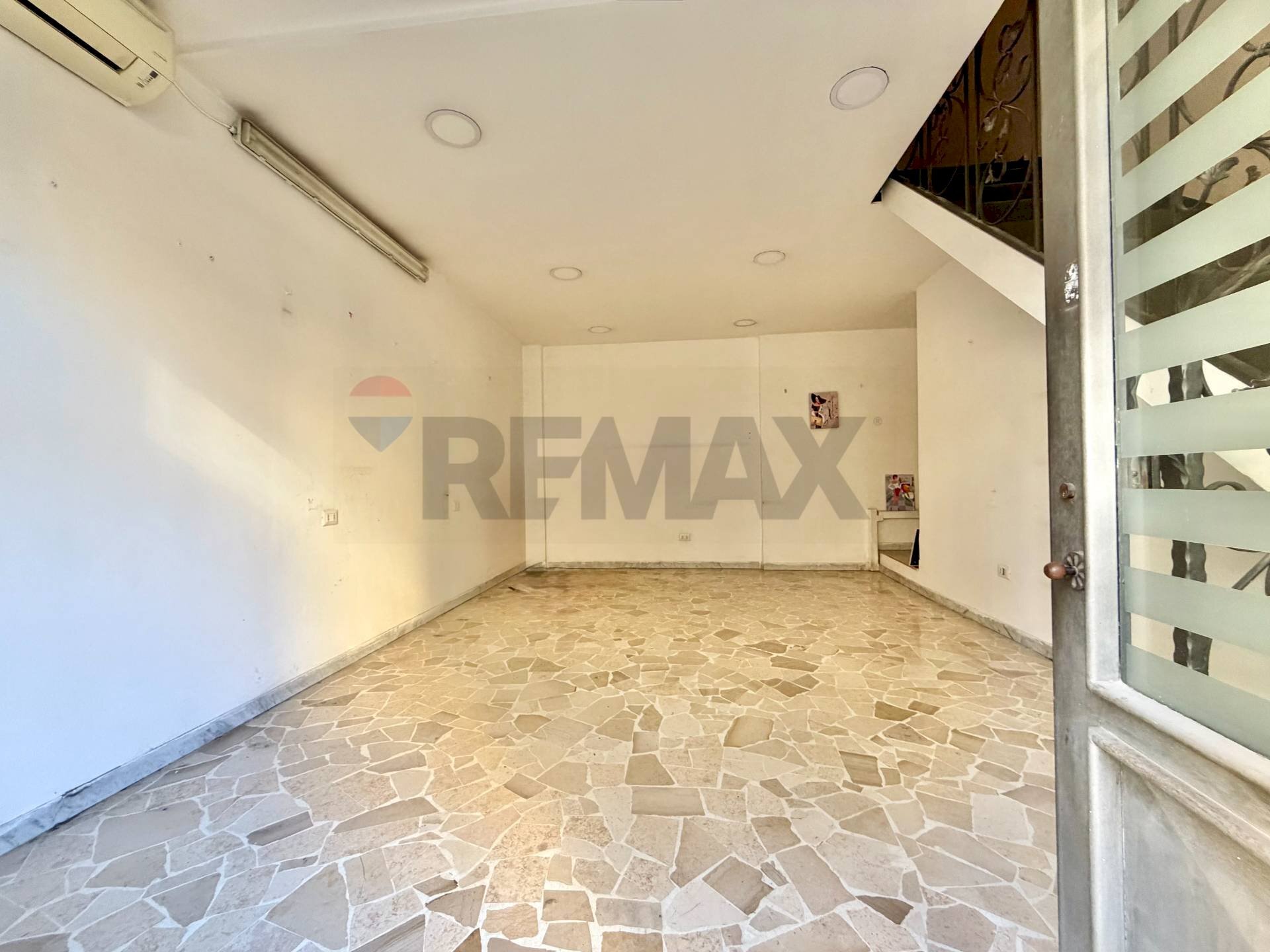 Stanza vuota - Negozio VIA SVIZZERA
 
45, Marano di Napoli - foto 3