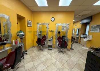 Palestra - Locale Commerciale via Roma
 
31, Vergiate - foto 1