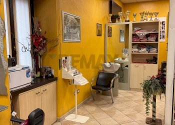 Hall / corridoio - Locale Commerciale via Roma
 
31, Vergiate - foto 6