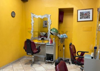 Camera / camera da letto - Locale Commerciale via Roma
 
31, Vergiate - foto 7