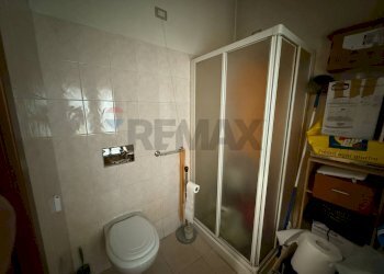 Bagno - Locale Commerciale via Roma
 
31, Vergiate - foto 8