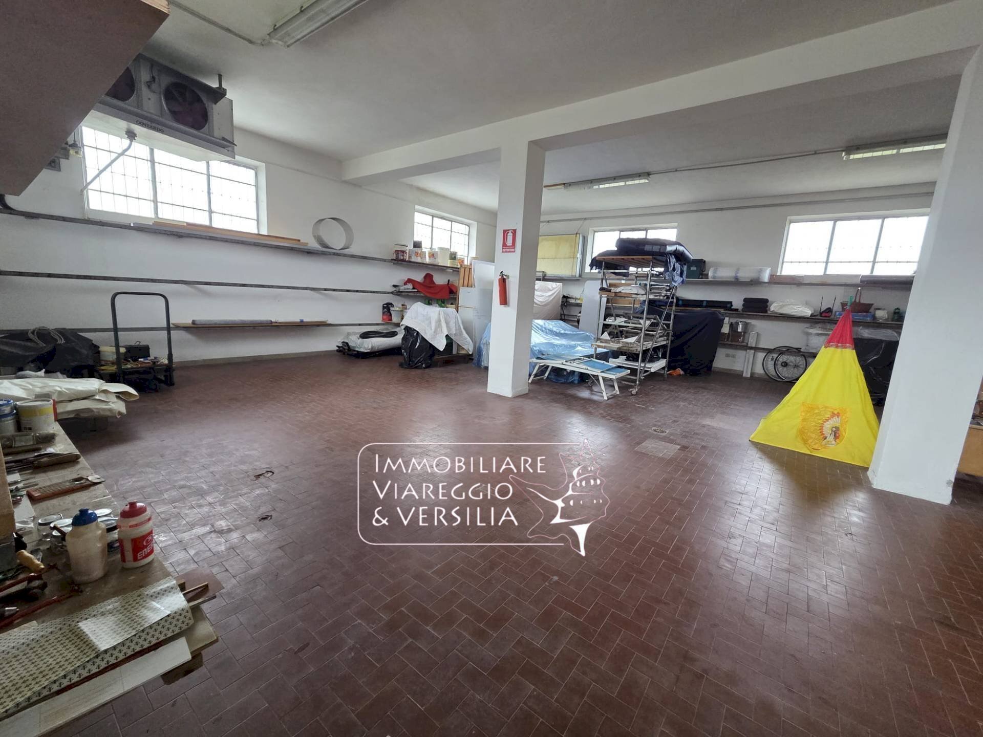 Foto 1 - Magazzino via Sarzanese, Massarosa - foto 1