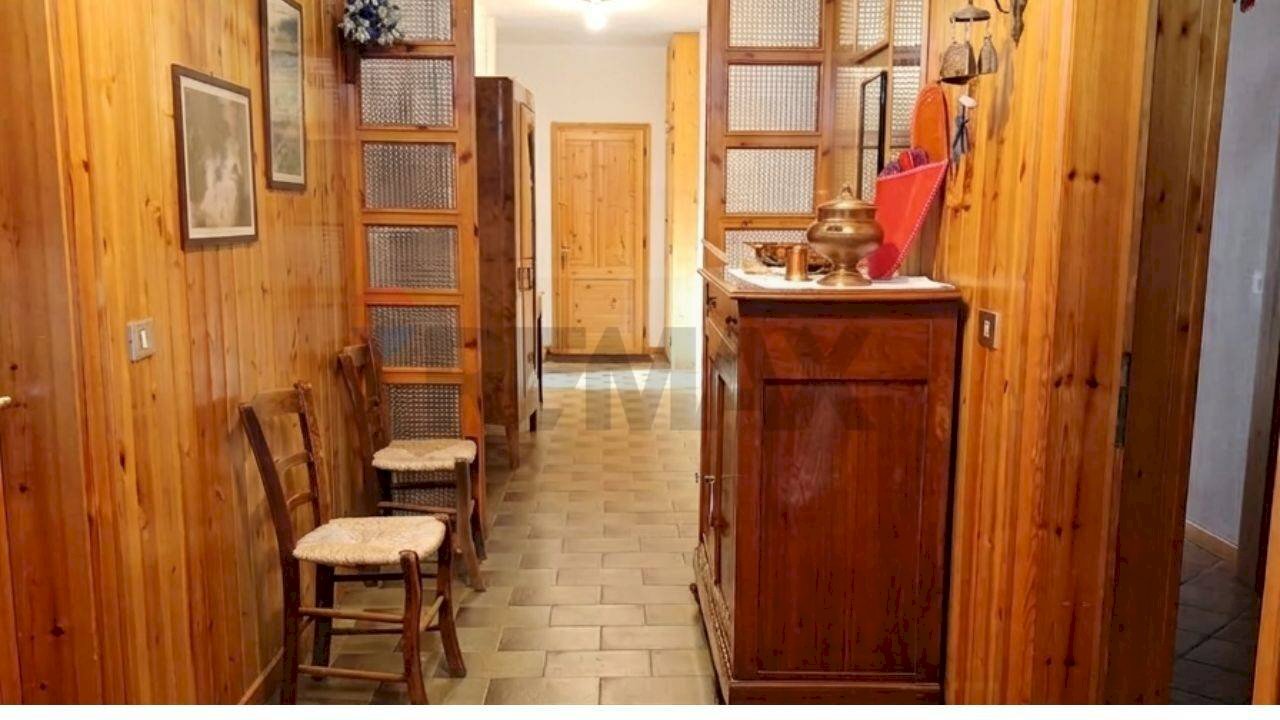 Hall / corridoio - Trilocale VIA DEL FOSSA'
 
8, Ossana - foto 3