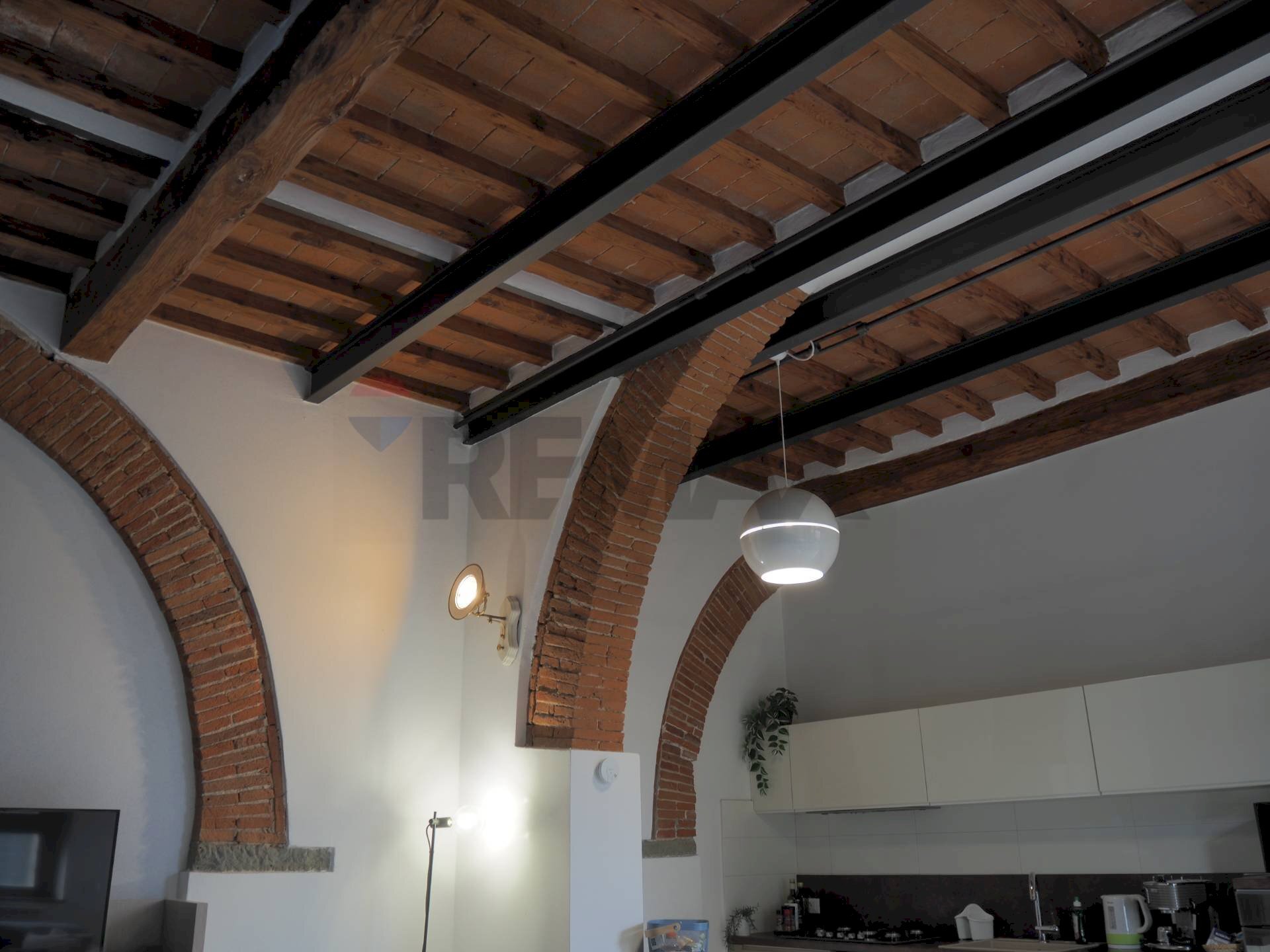Finiture Rustiche - Four-room apartment via San Cresci
 
147, Campi Bisenzio - photo 1