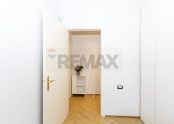 Hall / corridoio - One-room apartment VIA DOMENICHINO
 
14, Milano - photo 23