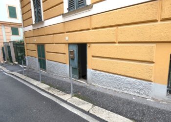 P1130441.JPG - Warehouse Via Goito, Genova (neighborhood Castelletto) - photo 1