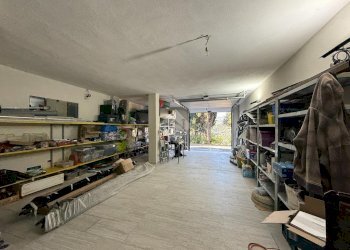 Four-room apartment Str. Vicinale Colle, Imperia - photo 36