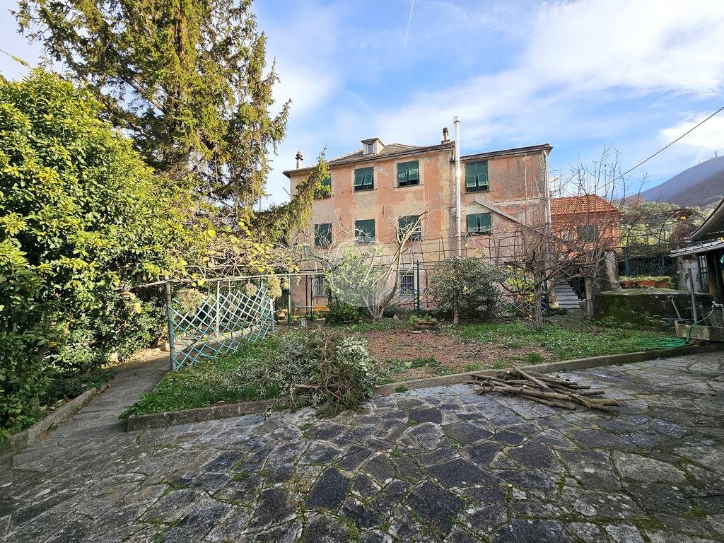 Three-family Villa Via di Pomata, Genova (neighborhood San Desiderio) - photo 1