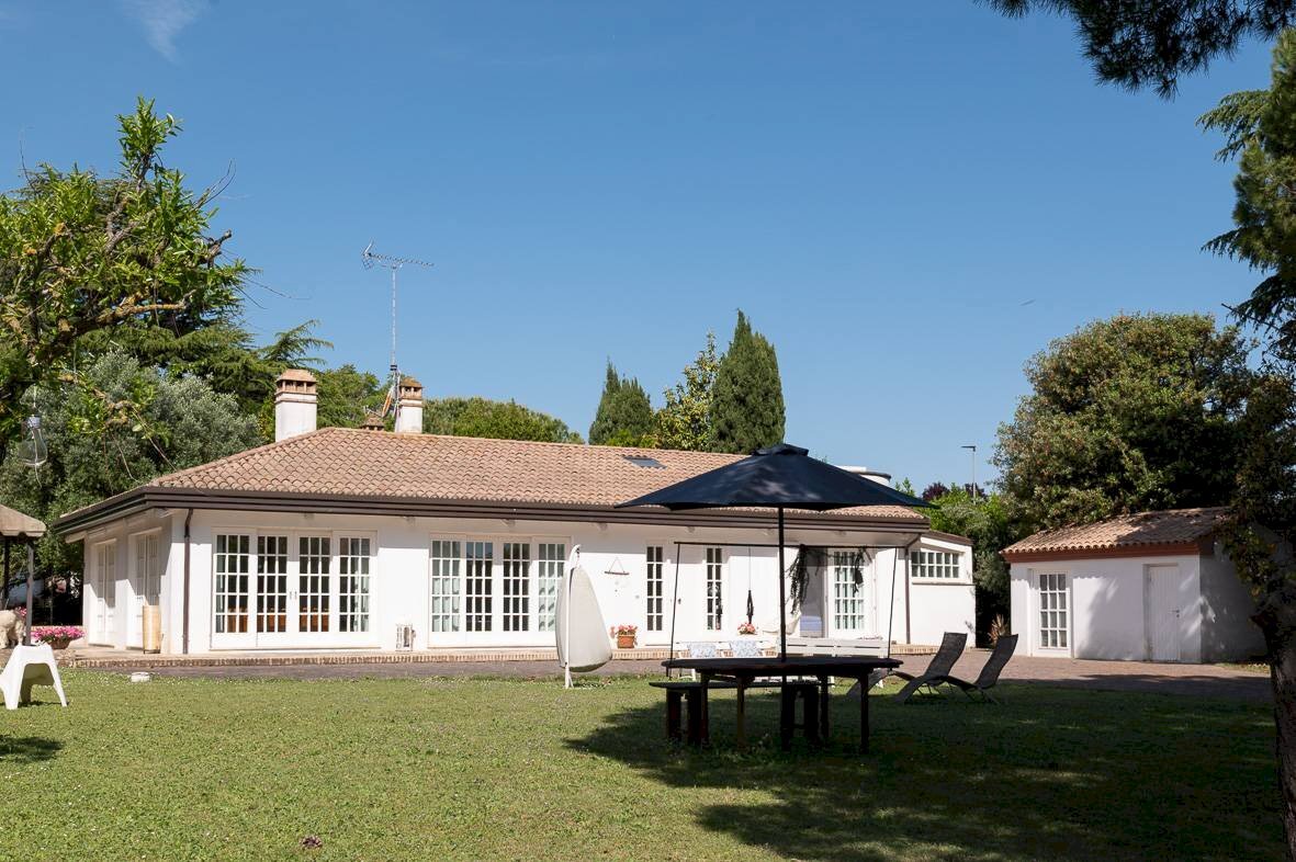 Foto 1 - Villa Via Crescimbeni
 
20-22-24, Civitanova Marche - foto 1