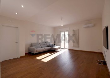 Soggiorno - Quadrilocale Via Montegrappa
 
7, Valenzano - foto 2