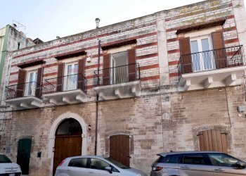 Edificio all\'aperto - Casa indipendente Via Ugo Foscolo
 
28/30/32, Terlizzi - foto 1