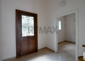 Stanza vuota - Casa indipendente Via Ugo Foscolo
 
28/30/32, Terlizzi - foto 21