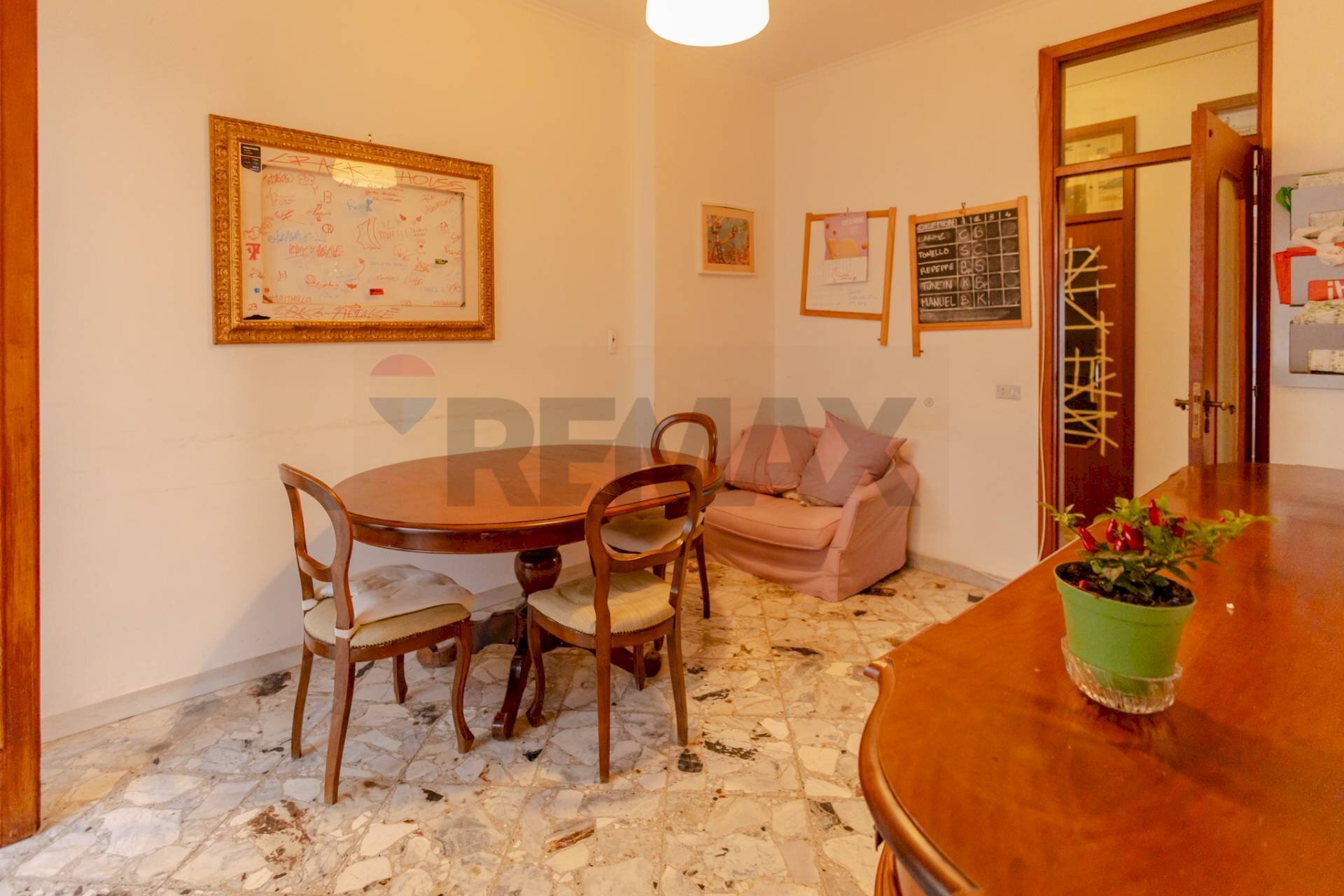Sala da pranzo - Appartamento Via De Viti De Marco
 
21, Bari - foto 3