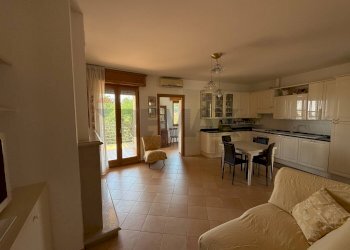 Sala da pranzo - Villa a Schiera VIA STRETTOLONE, Grassano - foto 13