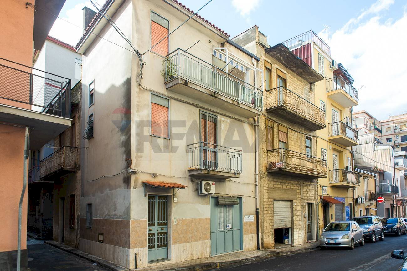 Edificio all\'aperto - Independent house Via Solferino
 
24-26, Lentini - photo 1