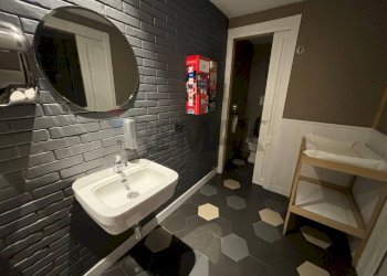 Bagno - Attività Commerciale Via Cavour
 
100, Vittoria - foto 10