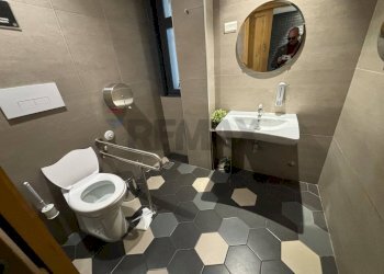 Bagno - Attività Commerciale Via Cavour
 
100, Vittoria - foto 11