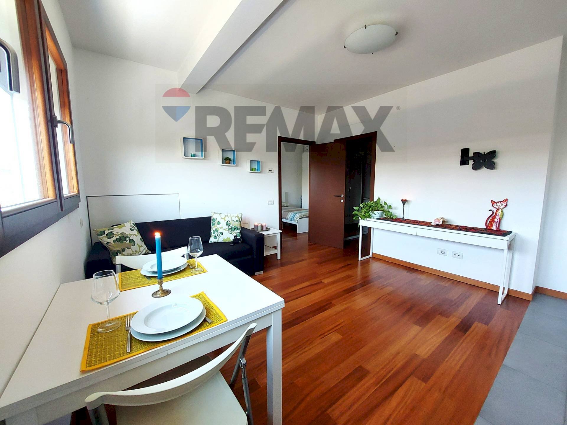 Sala da pranzo - Bilocale Via Emilio Treves
 
3, Milano - foto 2