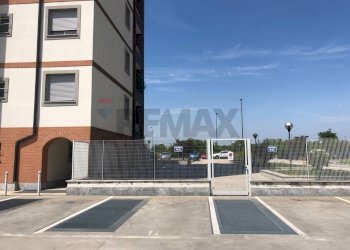 Edificio all\'aperto - Box via Caboto, Segrate - foto 1