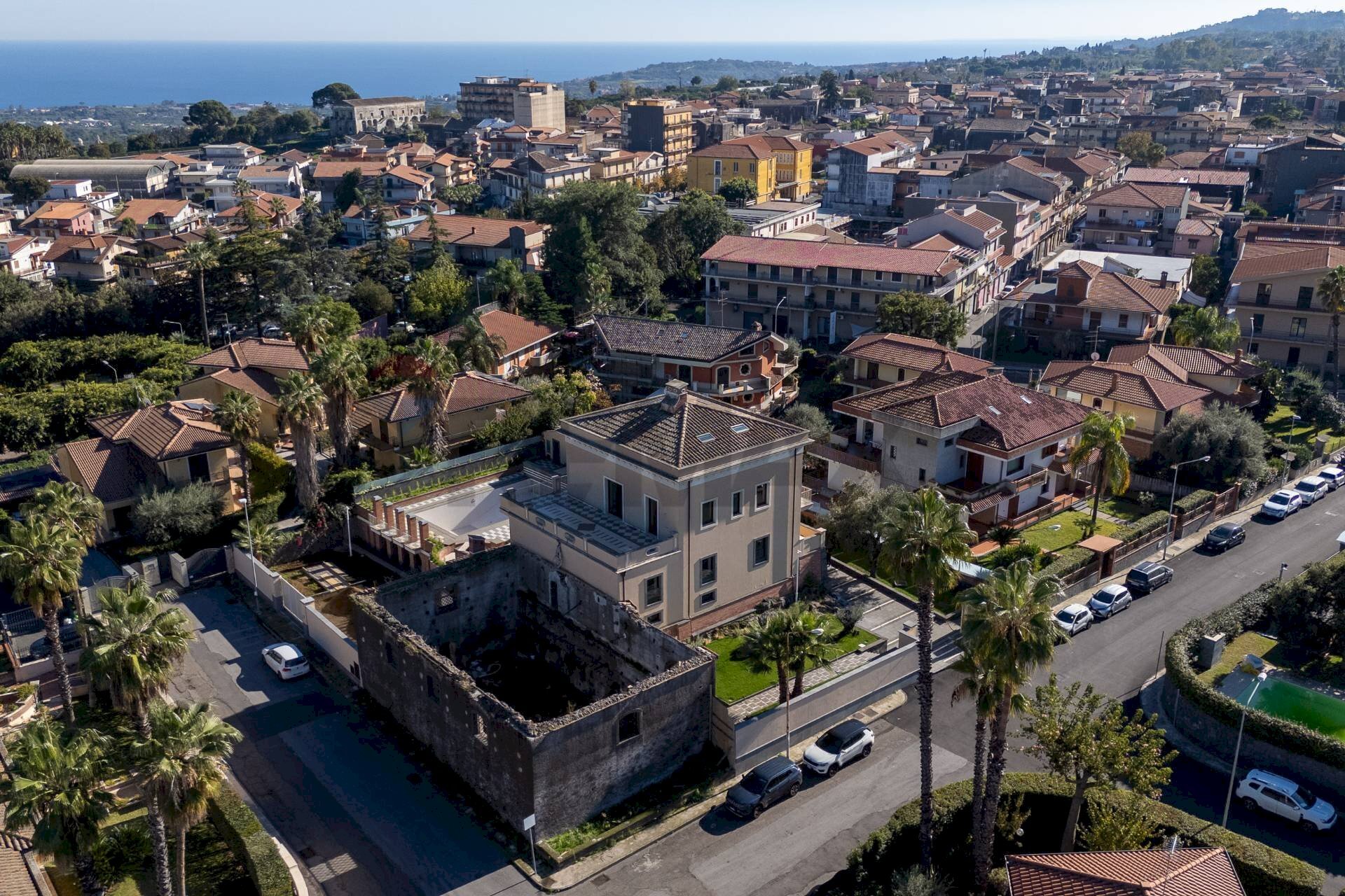 Edificio all\'aperto - Villa Luigi Capuana
 
10, Aci Sant'Antonio - photo 1