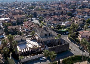 Edificio all\'aperto - Villa Luigi Capuana
 
10, Aci Sant'Antonio - foto 6