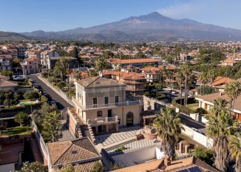 Edificio all\'aperto - Villa Luigi Capuana
 
10, Aci Sant'Antonio - foto 8