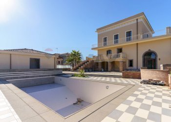 Terrazza - Villa Luigi Capuana
 
10, Aci Sant'Antonio - foto 11