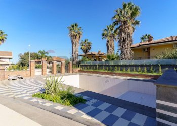 Edificio all\'aperto - Villa Luigi Capuana
 
10, Aci Sant'Antonio - foto 12