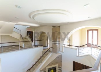 Scale - Villa Luigi Capuana
 
10, Aci Sant'Antonio - foto 29