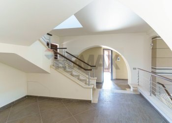 Scale - Villa Luigi Capuana
 
10, Aci Sant'Antonio - foto 35