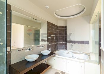 Bagno - Villa Luigi Capuana
 
10, Aci Sant'Antonio - foto 47