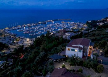 Vista dell\'acqua - Villa Contrada San Gregorio
 
snc, Capo d'Orlando - foto 3