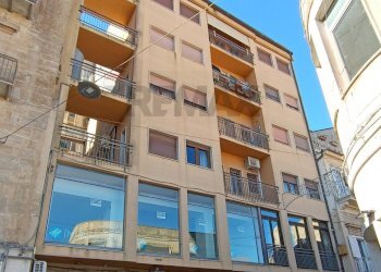 Edificio all\'aperto - Locale Commerciale Via Roma
 
255, Enna - foto 2