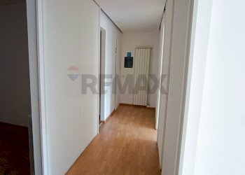 Hall / corridoio - Locale Commerciale Via Roma
 
255, Enna - foto 4