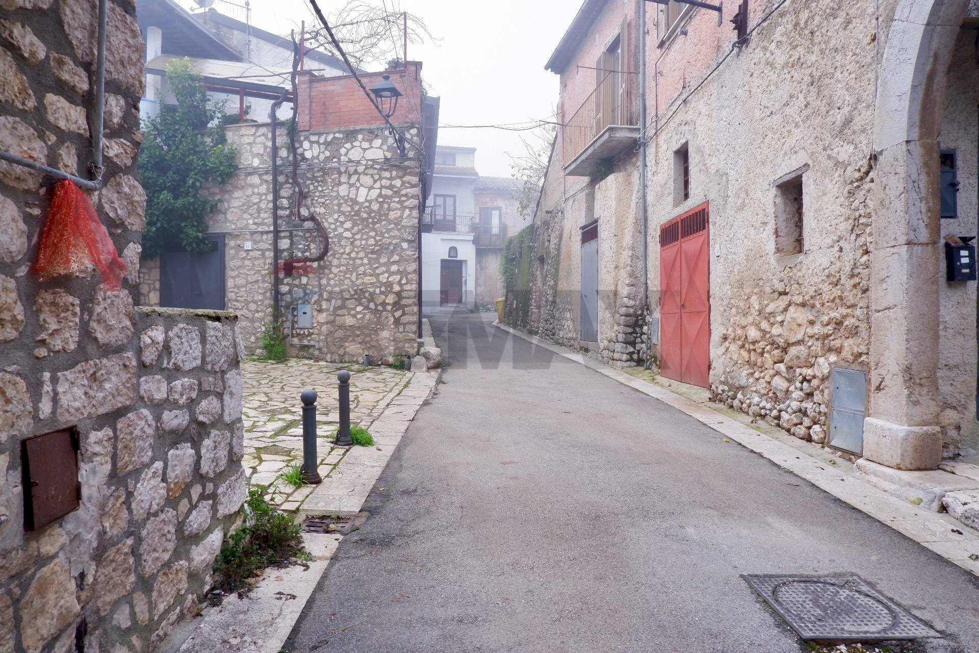 Edificio all\'aperto - Independent house Via Europa
36, Baia e Latina - photo 2