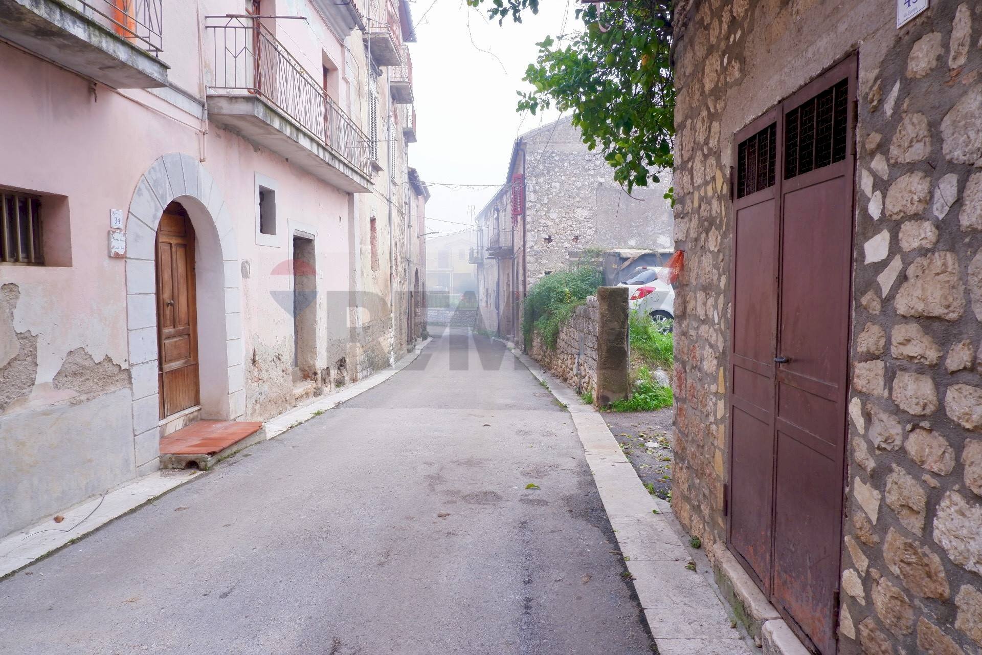 Edificio all\'aperto - Independent house Via Europa
36, Baia e Latina - photo 3