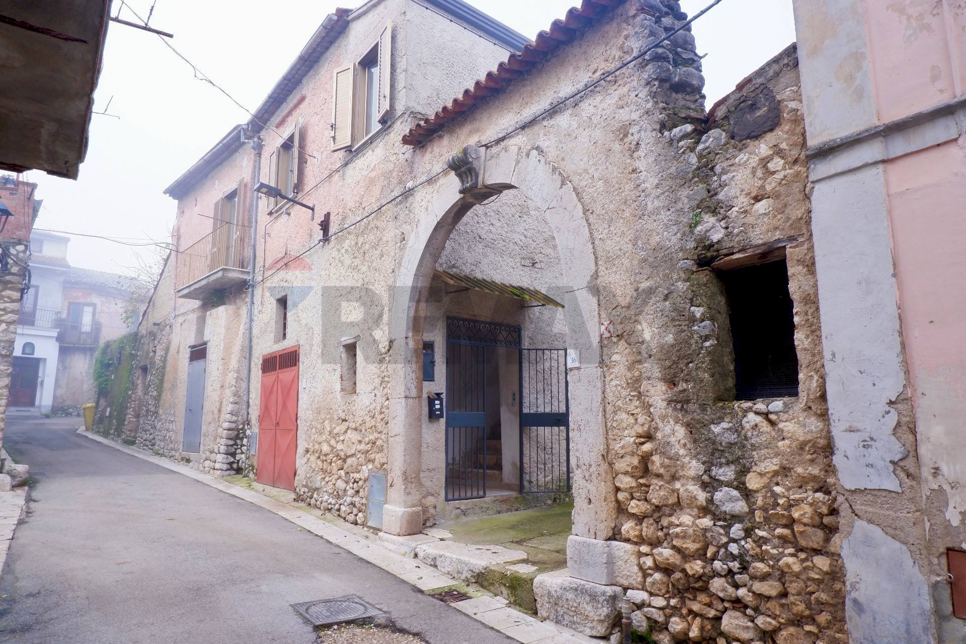 Edificio all\'aperto - Independent house Via Europa
 
36, Baia e Latina - photo 1