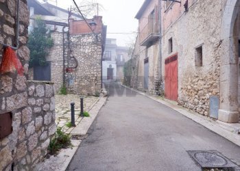 Edificio all\'aperto - Casa indipendente Via Europa
 
36, Baia e Latina - foto 1