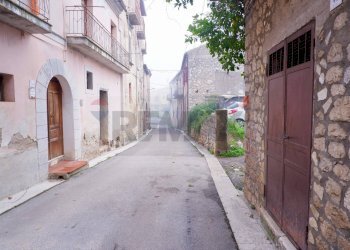 Edificio all\'aperto - Casa indipendente Via Europa
 
36, Baia e Latina - foto 2