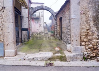 Edificio all\'aperto - Casa indipendente Via Europa
 
36, Baia e Latina - foto 4